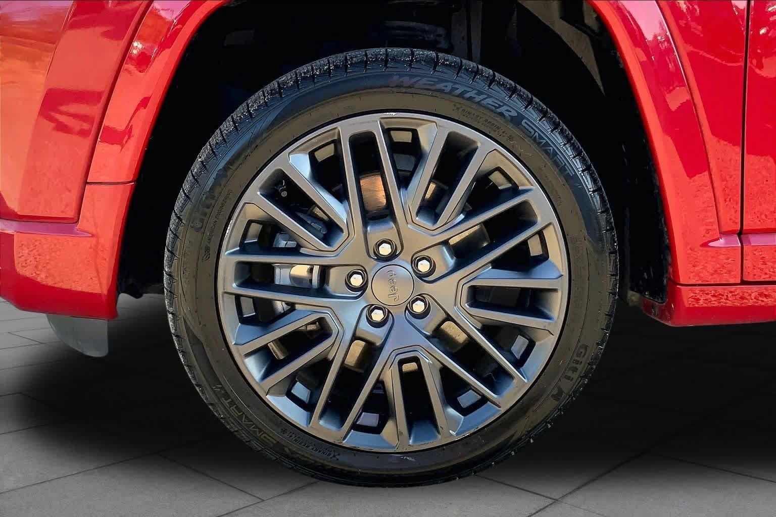 Used 2023 Jeep Compass Limited AWD/4WD image 11