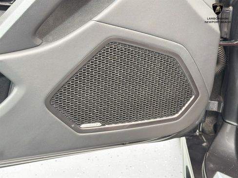 Used 2023 Lamborghini Huracan EVO RWD image 33