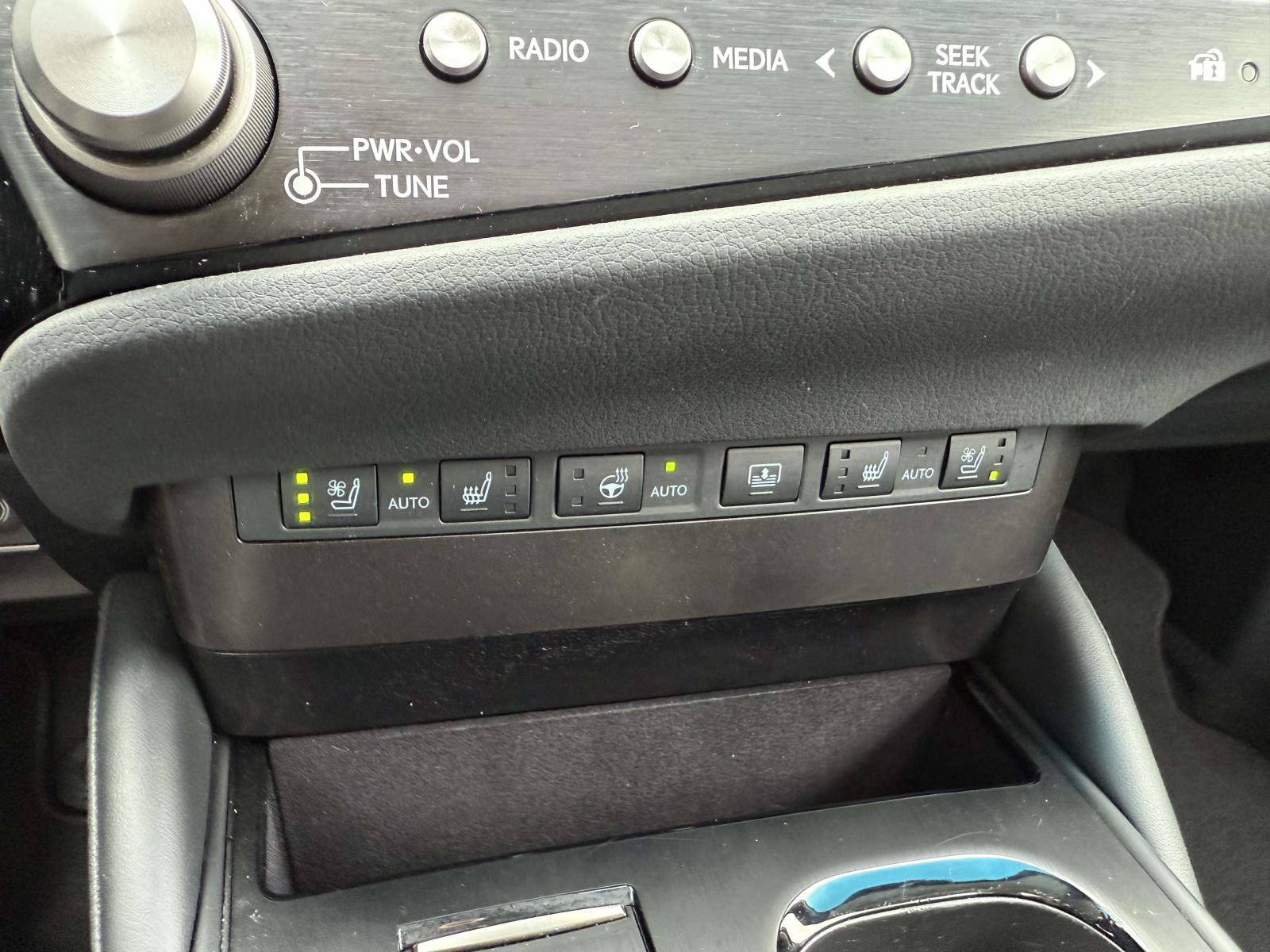 Used 2024 Lexus ES 350 Ultra Luxury w/ Accessory Package (Z2) FWD image 24