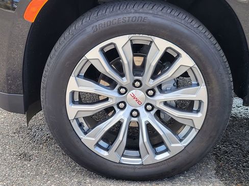 Used 2023 GMC Yukon XL Denali image 8