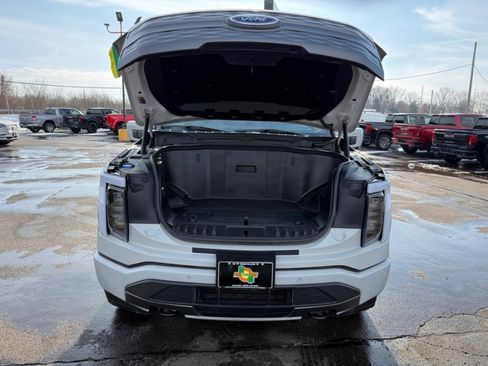 Used 2023 Ford F150 Lightning Lariat image 39