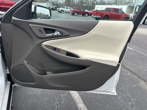 Used 2019 Chevrolet Malibu LT w/ Leather Package image 14