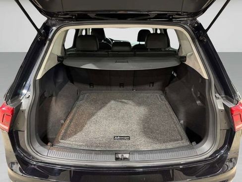 Used 2018 Volkswagen Tiguan SE AWD/4WD image 28