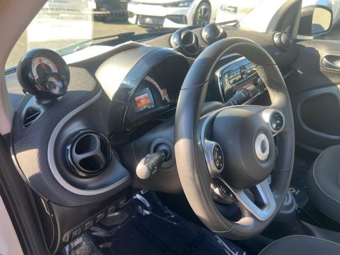 Used 2018 smart fortwo electric drive image 12