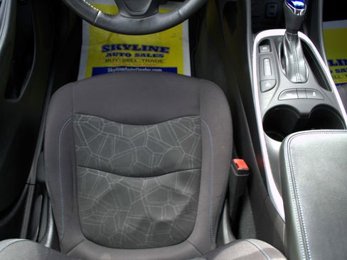 Used 2017 Chevrolet Volt LT w/ Comfort Package image 11