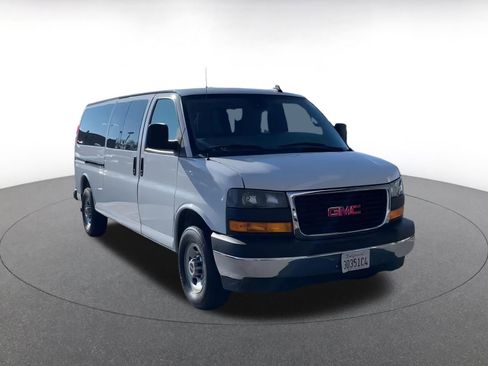 Used 2025 GMC Savana 3500 LT w/ LT Preferred Equipment Group image 3