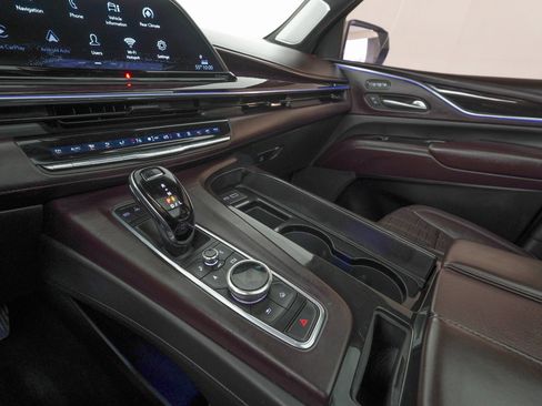 Used 2021 Cadillac Escalade Sport Platinum w/ LPO, ONYX Package image 25