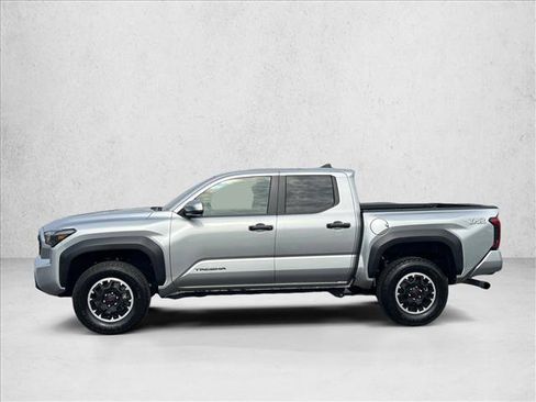 Certified 2025 Toyota Tacoma TRD Off-Road image 8