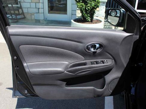 Used 2015 Nissan Versa SV image 11
