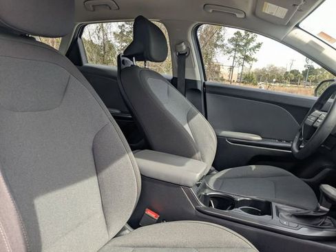 Used 2025 Kia K4 FWD image 36