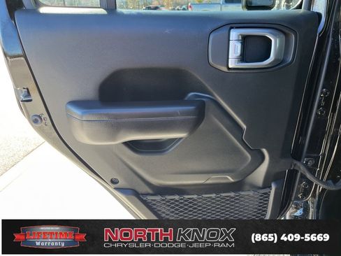 Used 2021 Jeep Gladiator Sport image 15