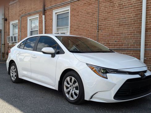 Used 2026 Toyota Corolla LE FWD image 2