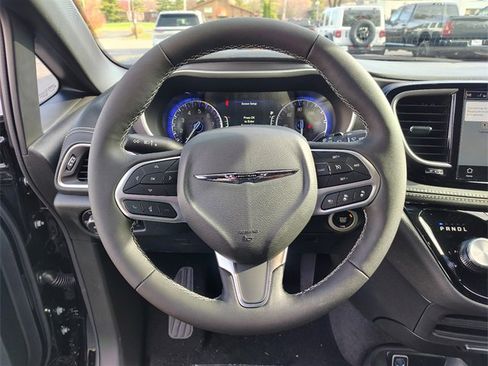New 2026 Chrysler Pacifica Select image 15