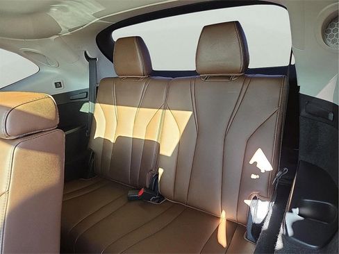 Used 2023 Acura MDX SH-AWD w/ Advance Package image 12