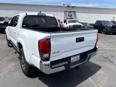 Used 2018 Toyota Tacoma SR5 AWD/4WD image 19