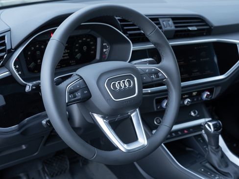 New 2025 Audi Q3 2.0T Premium image 11