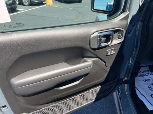 New 2025 Jeep Gladiator Sport image 8