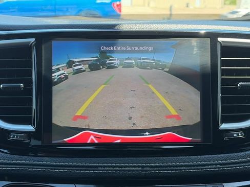 Used 2025 Chrysler Pacifica Limited FWD image 49