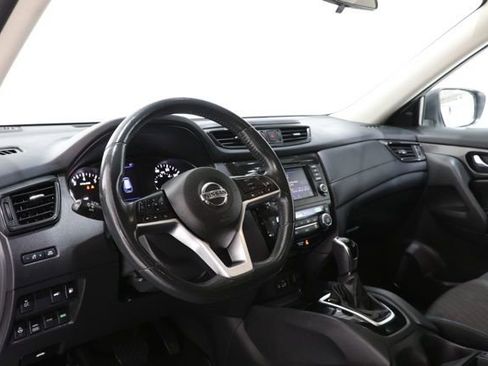 Used 2018 Nissan Rogue SV w/ Premium Package image 16