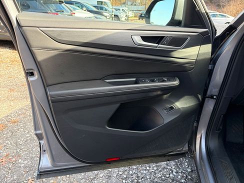 Used 2025 Volkswagen Atlas Cross Sport SE image 20