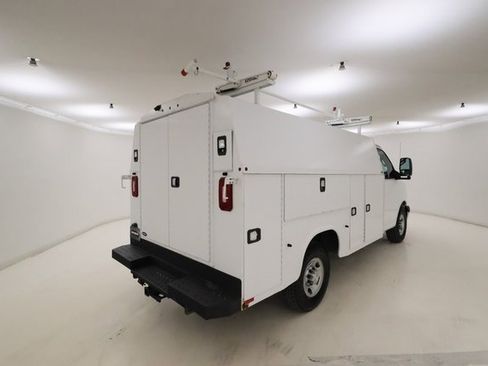 Used 2019 Chevrolet Express 3500 w/ Power Convenience Package image 3