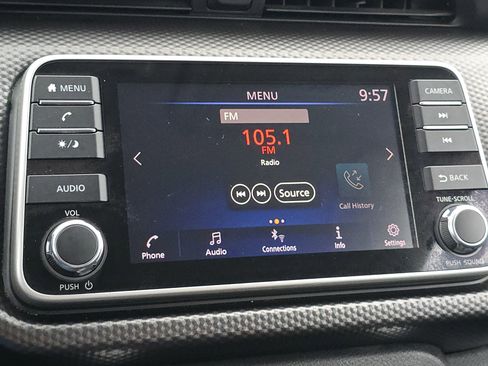 Used 2018 Nissan Kicks SV image 18