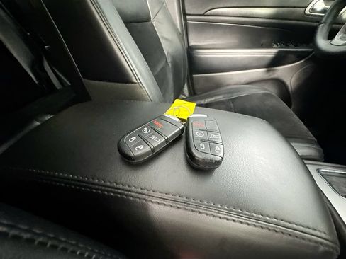 Used 2018 Jeep Grand Cherokee Altitude RWD image 40