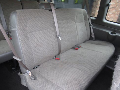 Used 2025 Chevrolet Express 3500 LT w/ LT Preferred Equipment Group RWD image 9