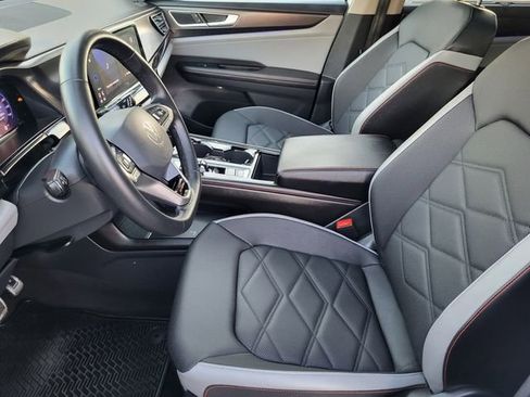 Used 2024 Volkswagen Atlas Peak Edition SE image 12