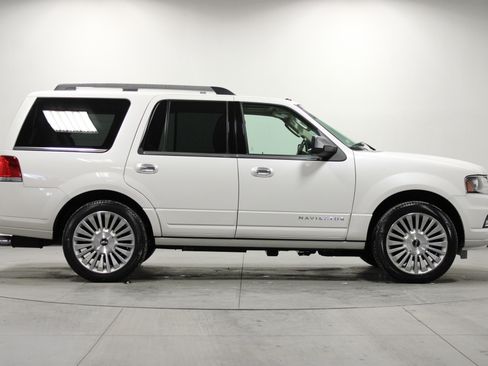 Used 2015 Lincoln Navigator Base image 3