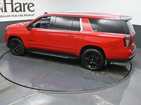 Used 2022 Chevrolet Suburban LT w/ LT Signature Plus Package image 44