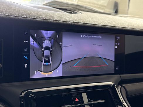 Used 2025 Porsche Panamera RWD image 22