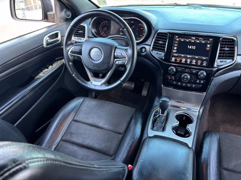 Used 2019 Jeep Grand Cherokee Altitude AWD/4WD image 15