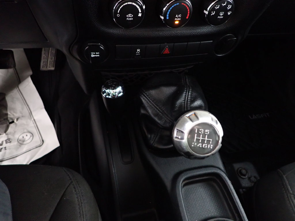 Used 2017 Jeep Wrangler Unlimited Sport w/ Connectivity Group AWD/4WD image 4