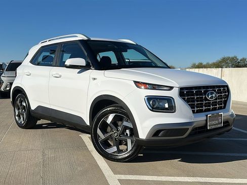 Used 2025 Hyundai Venue SEL image 6