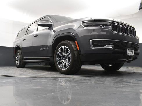 Used 2023 Jeep Wagoneer L 4WD w/ Premium Group I image 19