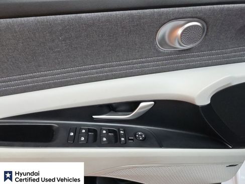 Certified 2025 Hyundai Elantra Limited FWD image 26