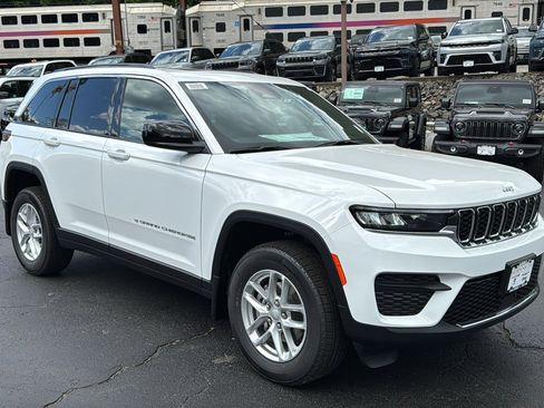 New 2026 Jeep Grand Cherokee Laredo X AWD/4WD image 3