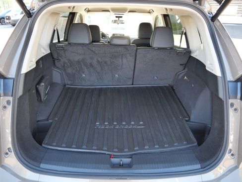 Used 2025 Nissan Rogue SV image 16