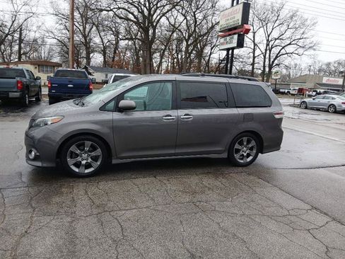 Used 2014 Toyota Sienna SE w/ SE Premium Package w/Entune image 4