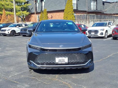 Used 2023 Toyota Crown XLE image 33