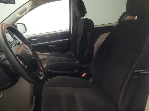 Used 2018 Dodge Grand Caravan SE w/ UConnect Hands-Free Group FWD image 17