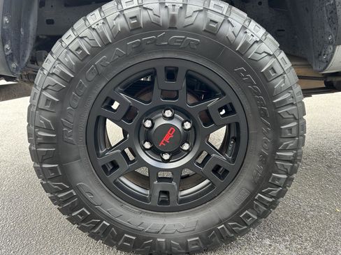 Used 2021 Toyota Tacoma TRD Off-Road image 13