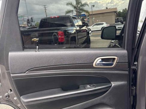 Used 2017 Jeep Grand Cherokee Limited w/ Luxury Group II image 9