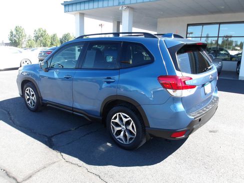 Used 2021 Subaru Forester Premium AWD/4WD image 3
