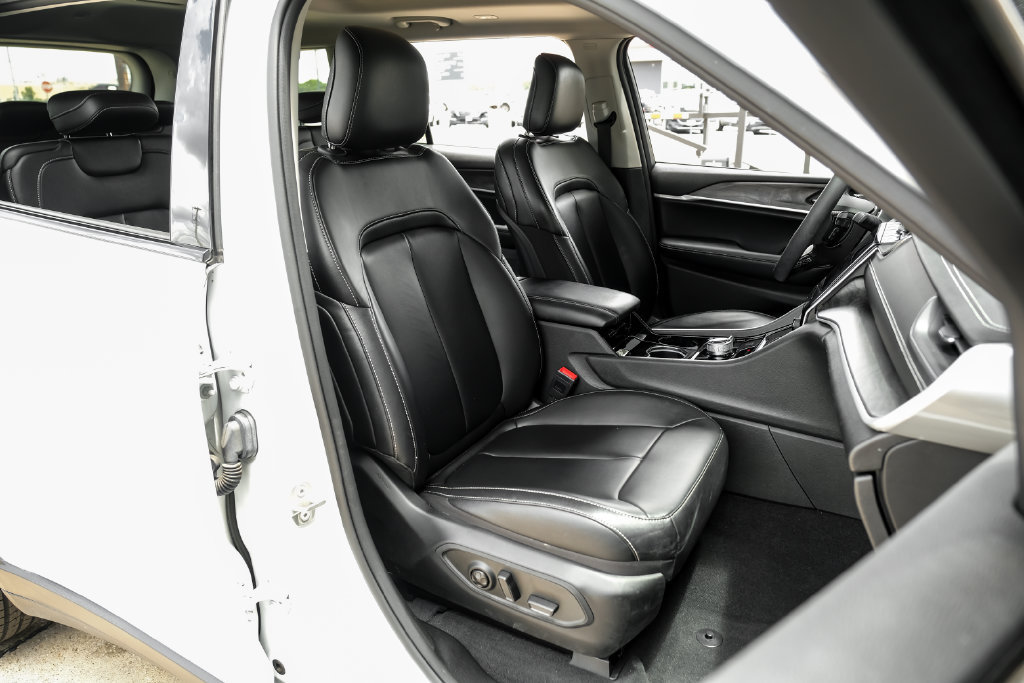 Used 2023 Jeep Grand Cherokee L Limited AWD/4WD image 44