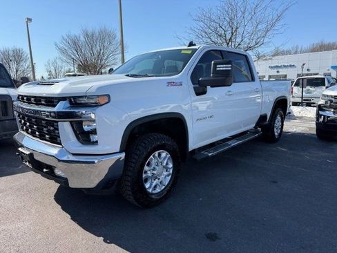 Used 2021 Chevrolet Silverado 2500 LT w/ Convenience Package image 3