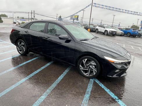 Used 2025 Hyundai Elantra SEL FWD image 7