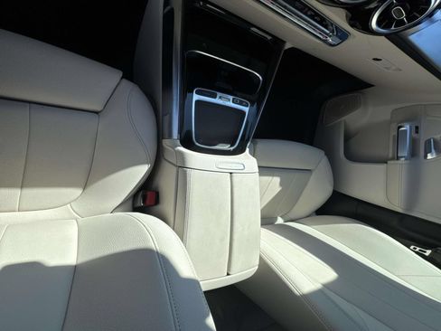 Used 2025 Mercedes-Benz GLB 250 image 24