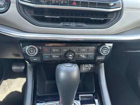 Used 2022 Jeep Compass Limited AWD/4WD image 13